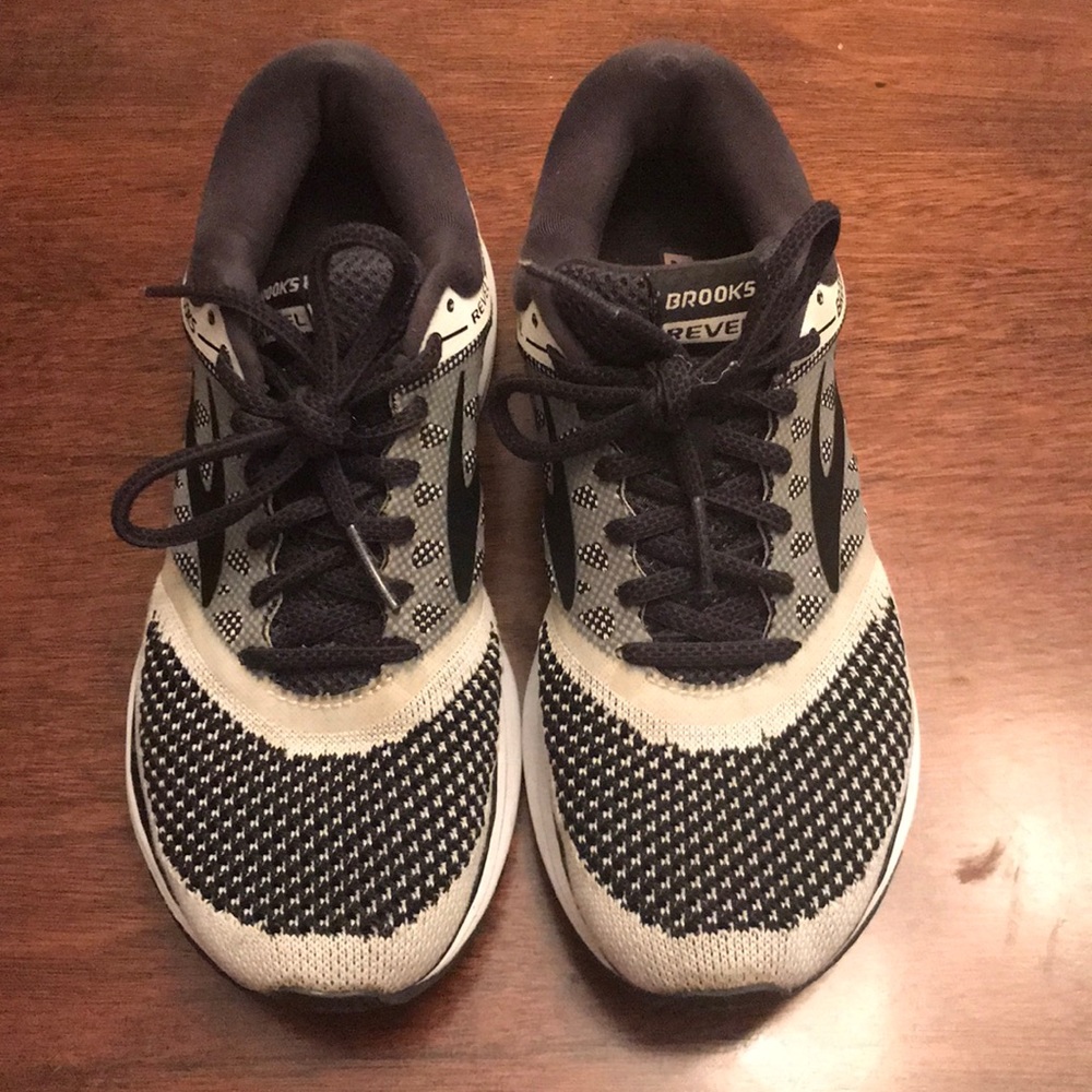 Brooks Revels size 7